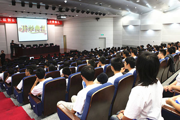北航创管院2012级开学典礼-新生观后感